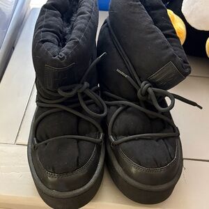 H&M Black Ankle moon boots